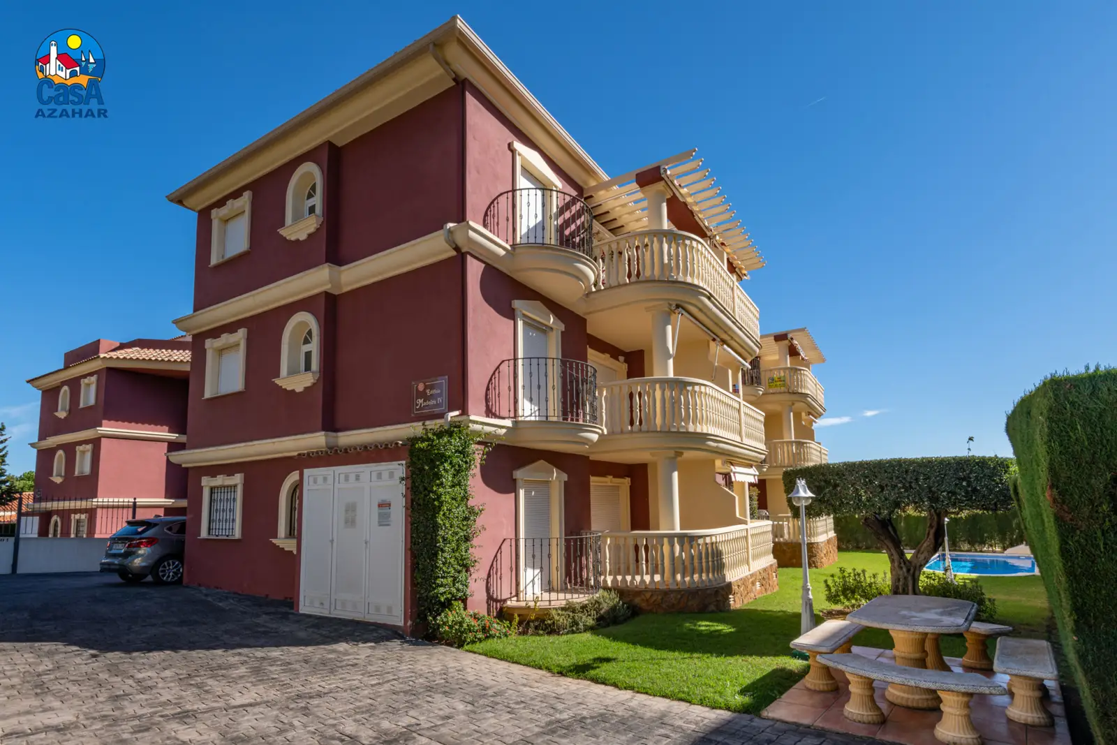 Immeuble des appartements Madeira avec son jardin et son parking à Alcossebre